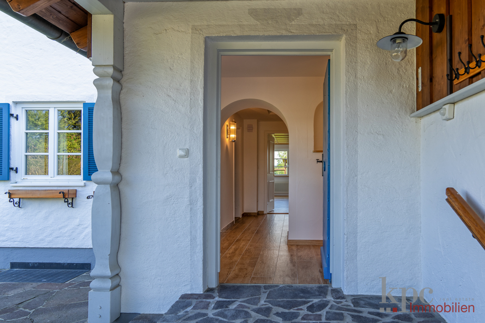 Tutzing OT - Historisches Haus mit See- und Bergblick! Liebevoll modernisiert / Doppelgarage - Eingangsbereich