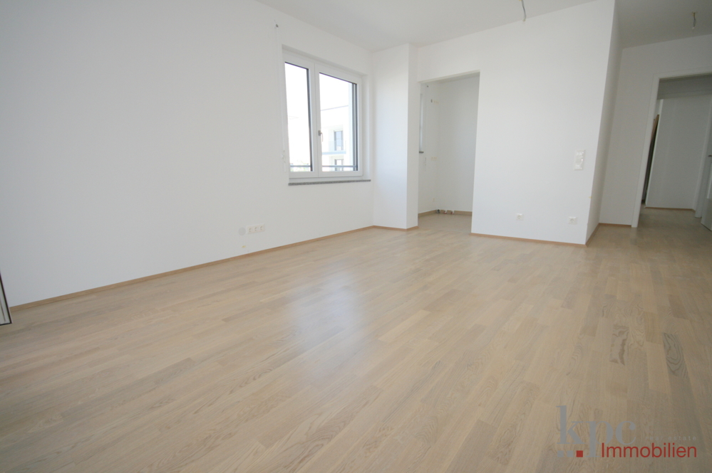 Moderne 2 Zi-Wohnung mit über 11m² Traumbalkon! BJ 2015! EBK! Nur 300m zur S-Bahn (S4)! Vermietet! - Wohnzimmer